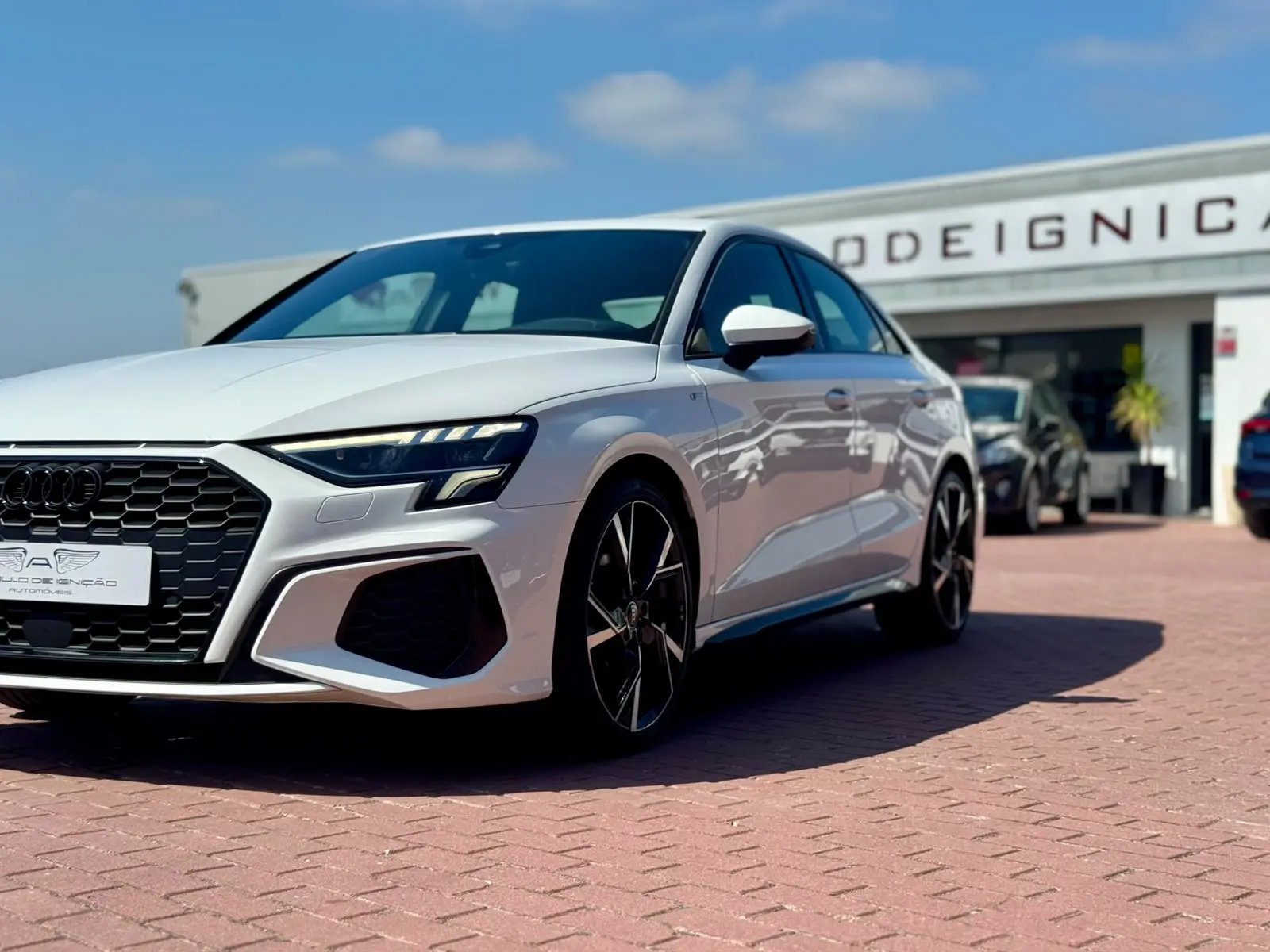 
								Audi Sedan 2022 2526000 158000 A3 Sportback 30 TFSI S tronic S line Automática completo									