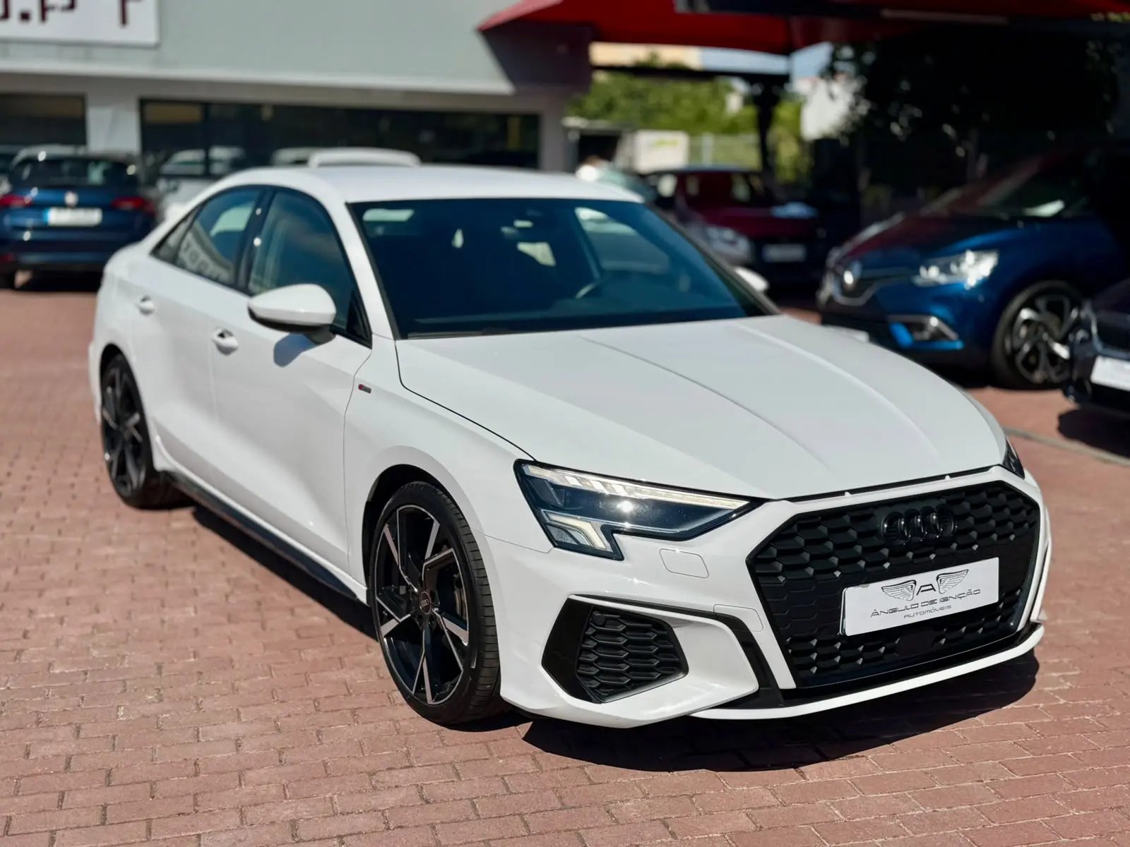 
								Audi Sedan 2022 2526000 158000 A3 Sportback 30 TFSI S tronic S line Automática completo									