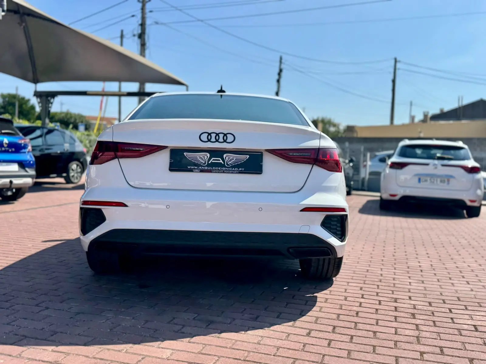 
								Audi Sedan 2022 2526000 158000 A3 Sportback 30 TFSI S tronic S line Automática completo									
