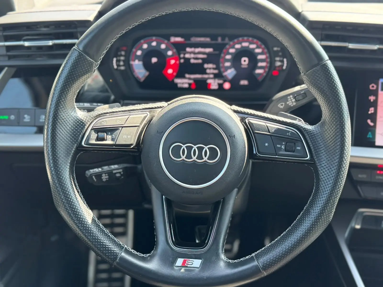 
								Audi Sedan 2022 2526000 158000 A3 Sportback 30 TFSI S tronic S line Automática completo									