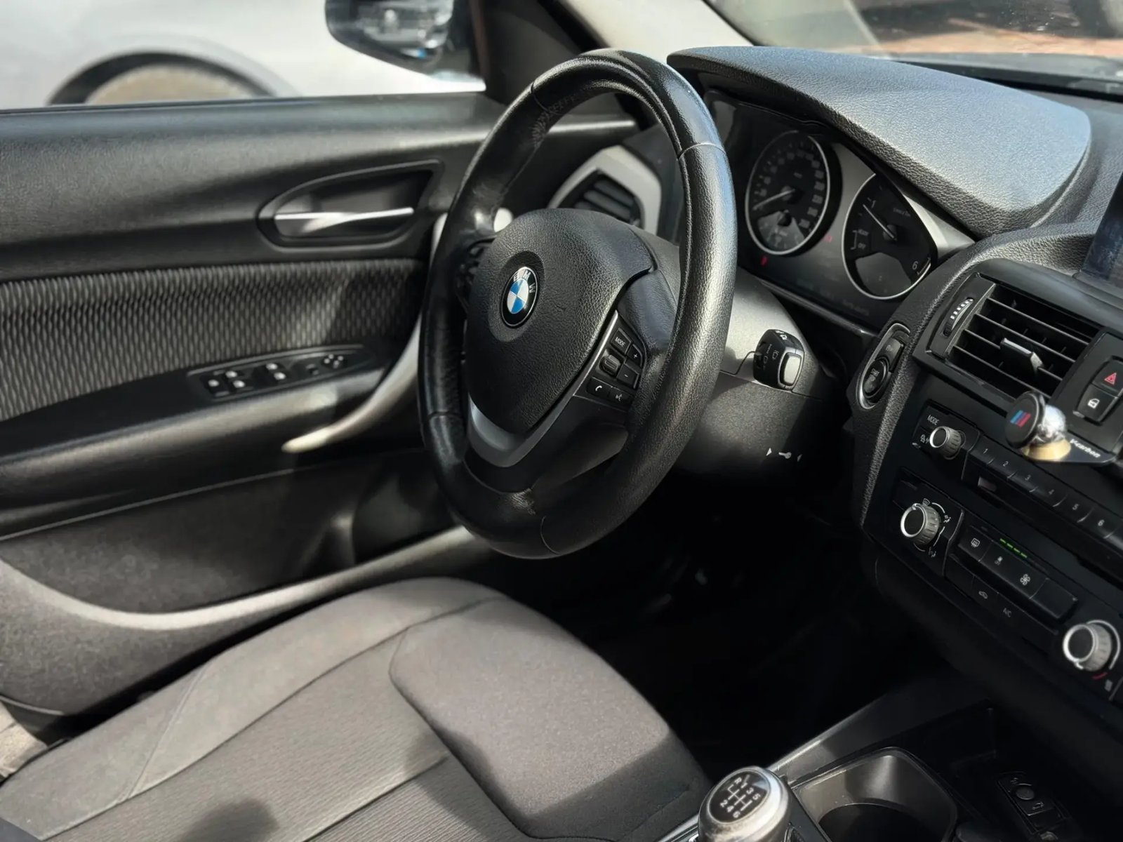 
								BMW Citadino 2012 1103000 297000 118 d Line Urban Manual completo									