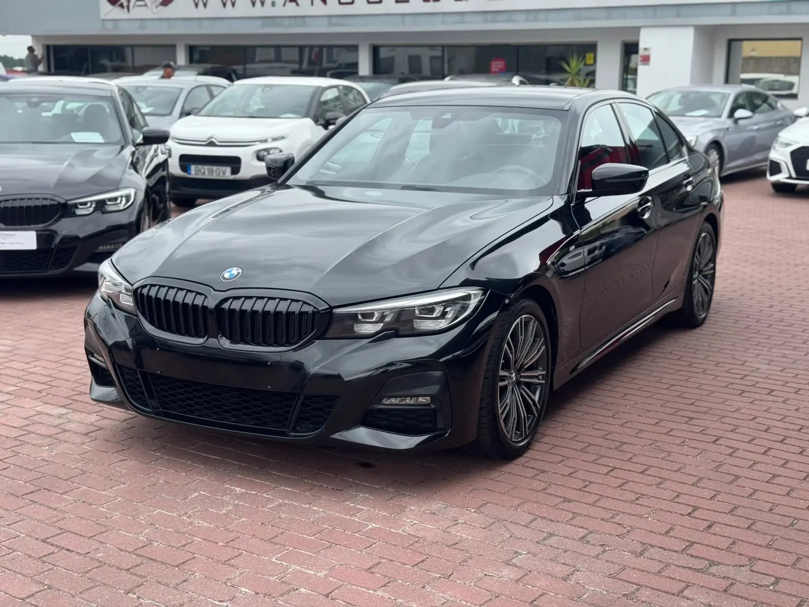 
								BMW Sedan 2022 2746000 180000 318 d Pack M Manual completo									