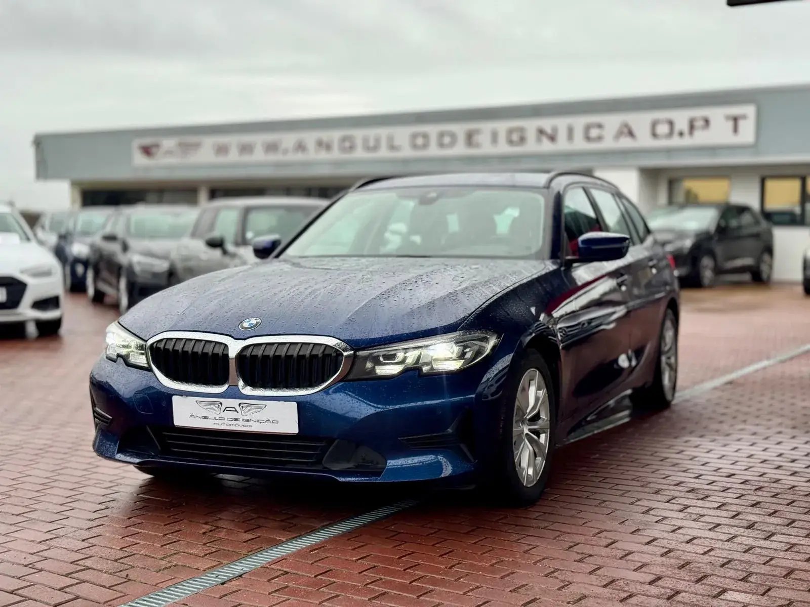 BMW Carrinha 2020 2526000 175000 318 d Touring Sport Manual
