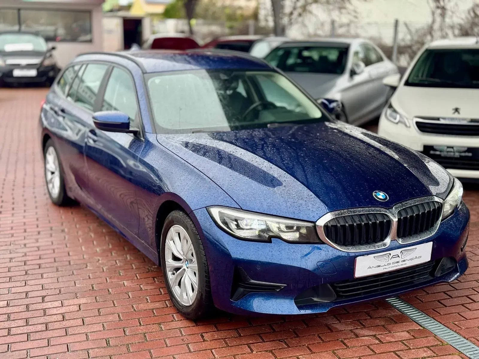 BMW Carrinha 2020 2526000 175000 318 d Touring Sport Manual