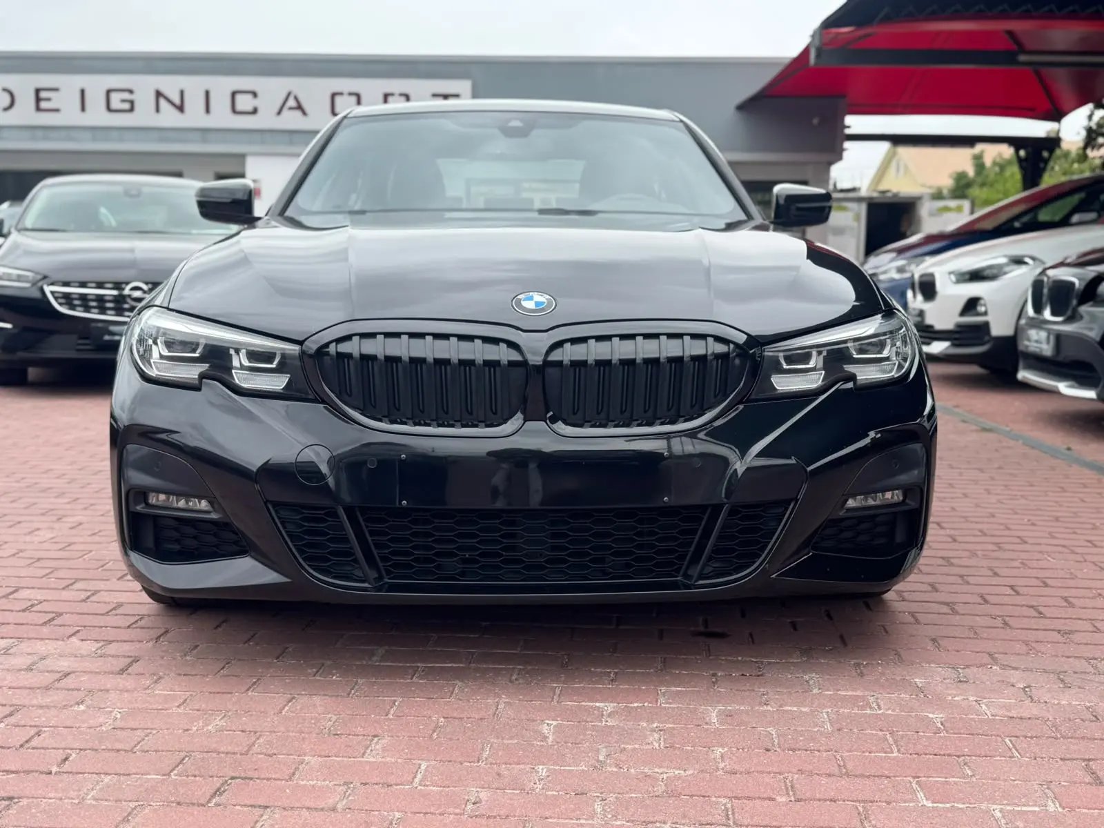 
								BMW Sedan 2022 2746000 180000 318 d Pack M Manual completo									