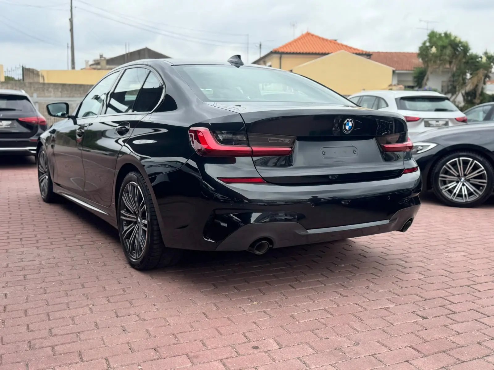 
								BMW Sedan 2022 2746000 180000 318 d Pack M Manual completo									