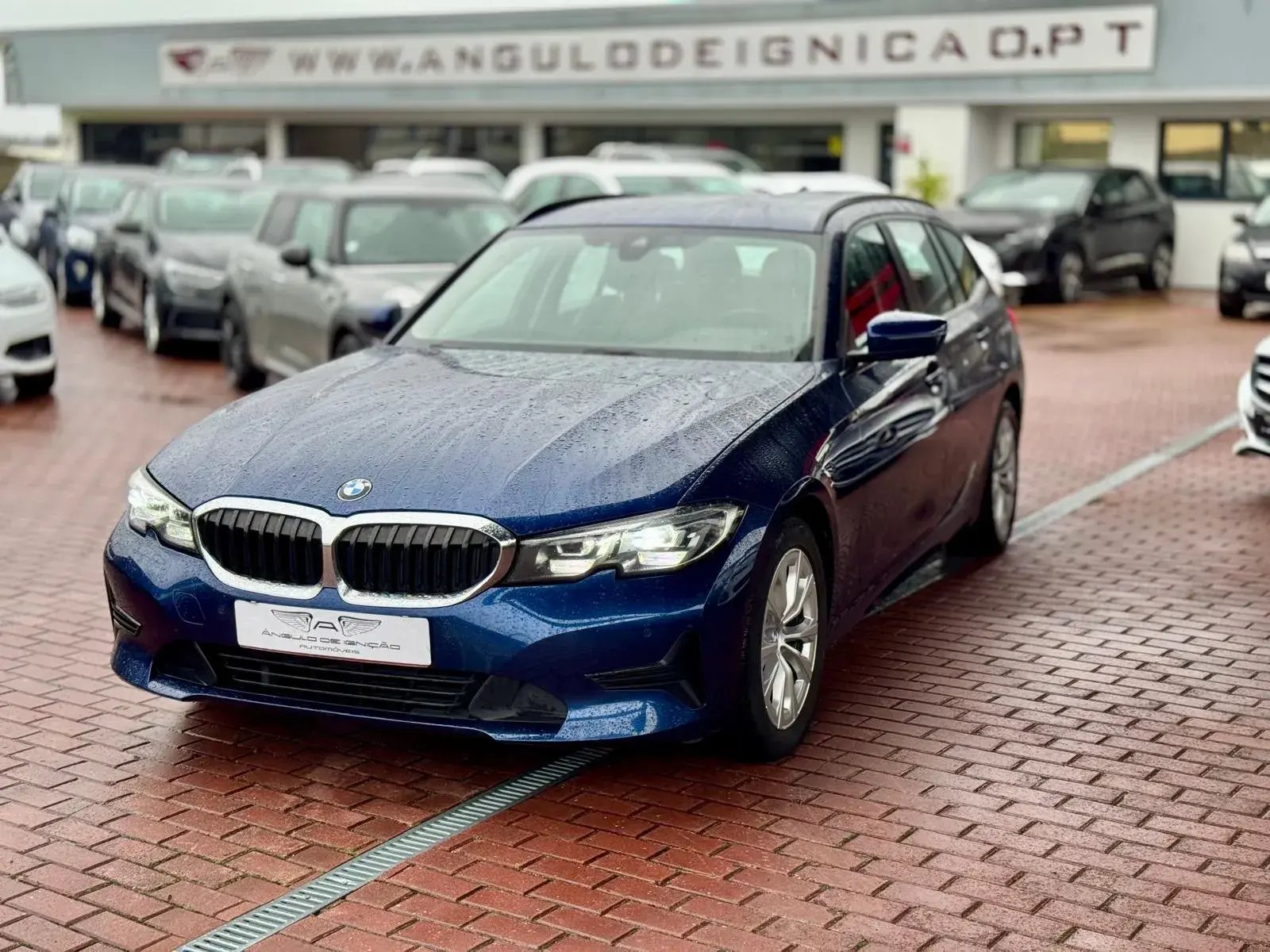 BMW Carrinha 2020 2526000 175000 318 d Touring Sport Manual