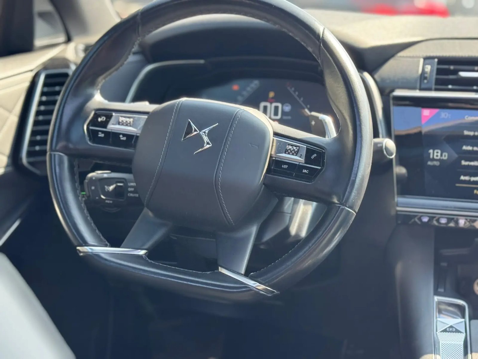 
								DS SUV 2021 2526000 135000 DS7 Crossback BlueHDI 130 Aut. Grand Chic Automática completo									