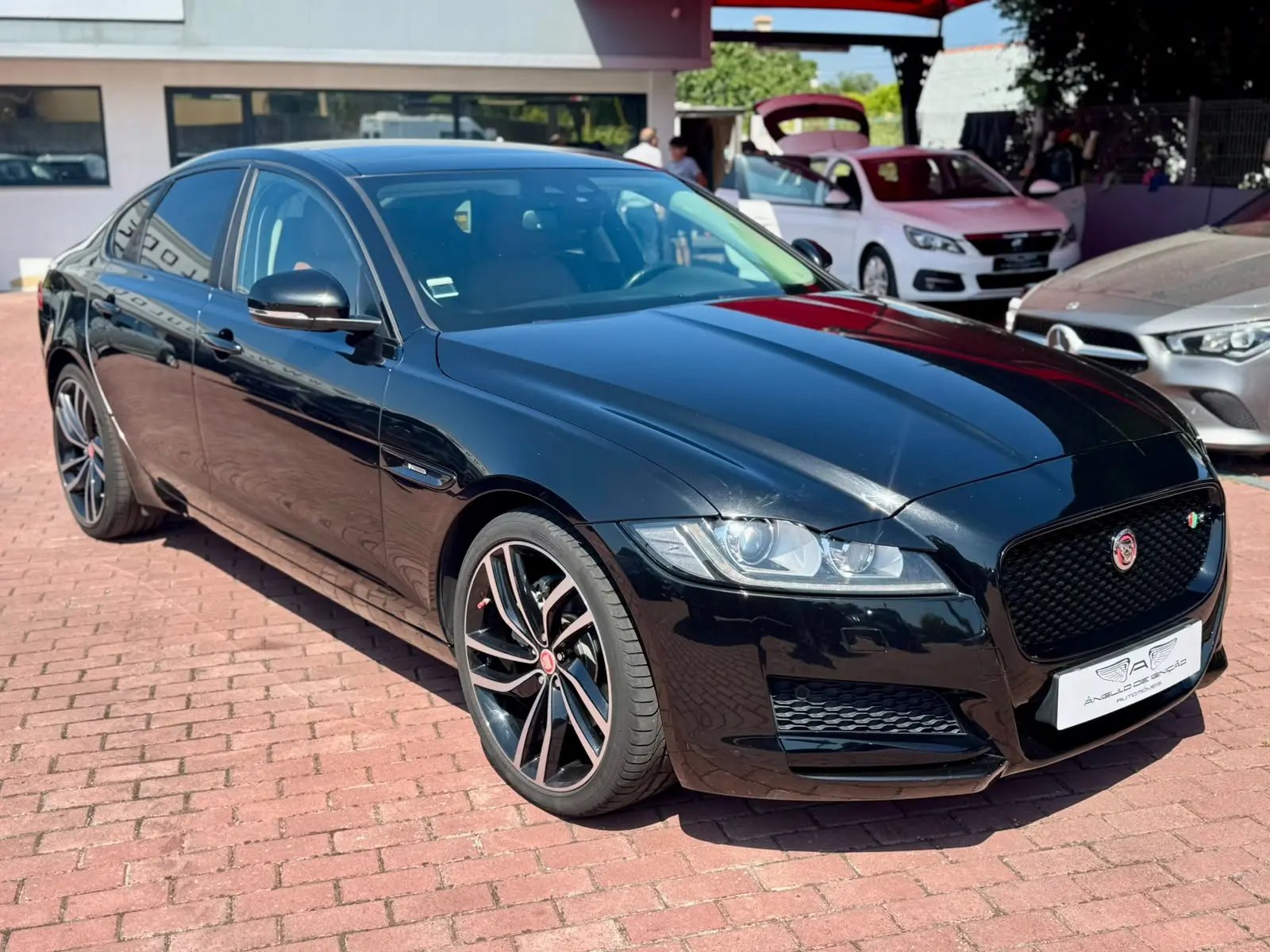 Jaguar Citadino 2016 2151000 214000 XF 20d Aut. R-Sport Automática