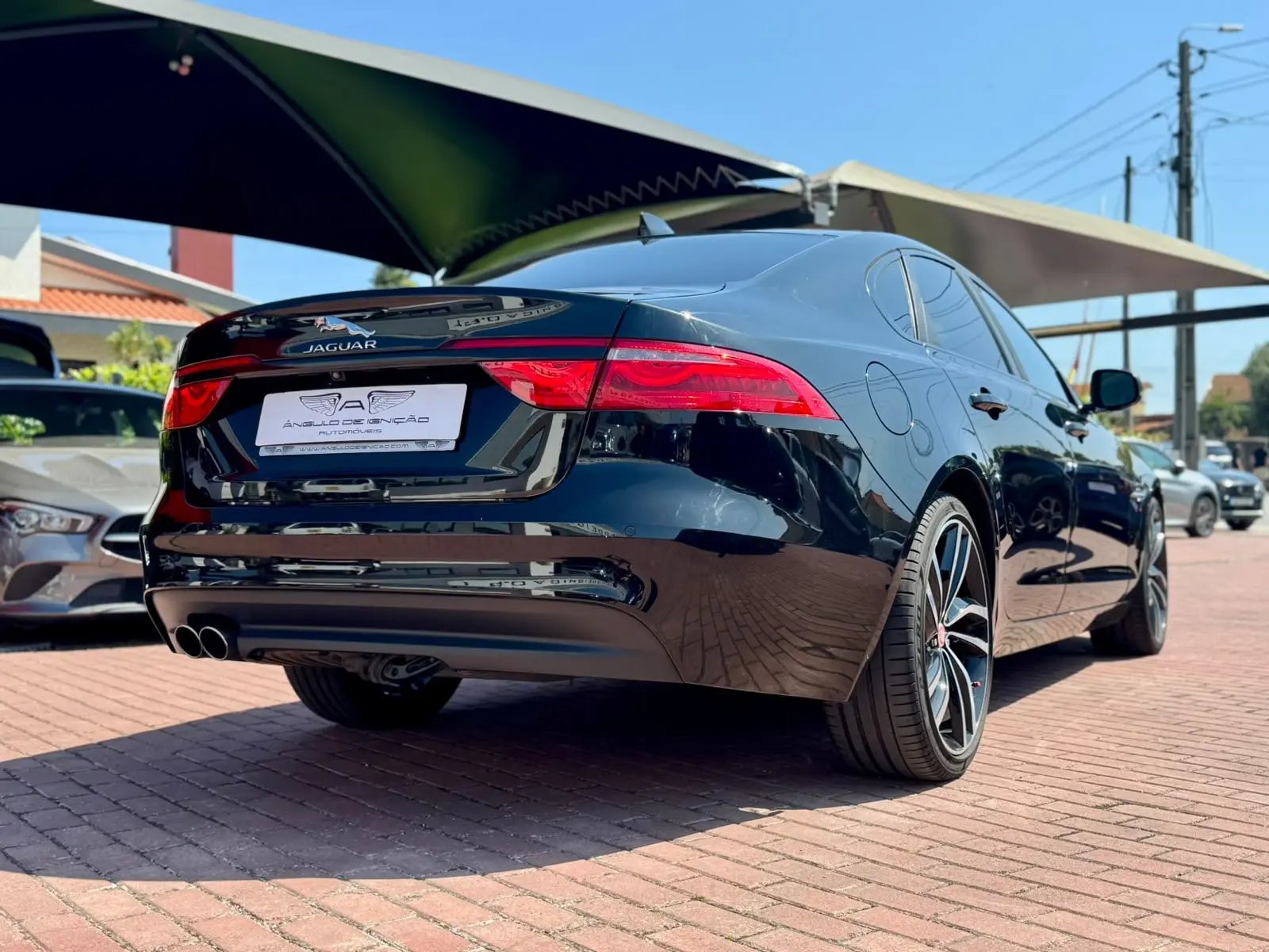 
								Jaguar Citadino 2016 2151000 214000 XF 20d Aut. R-Sport Automática completo									