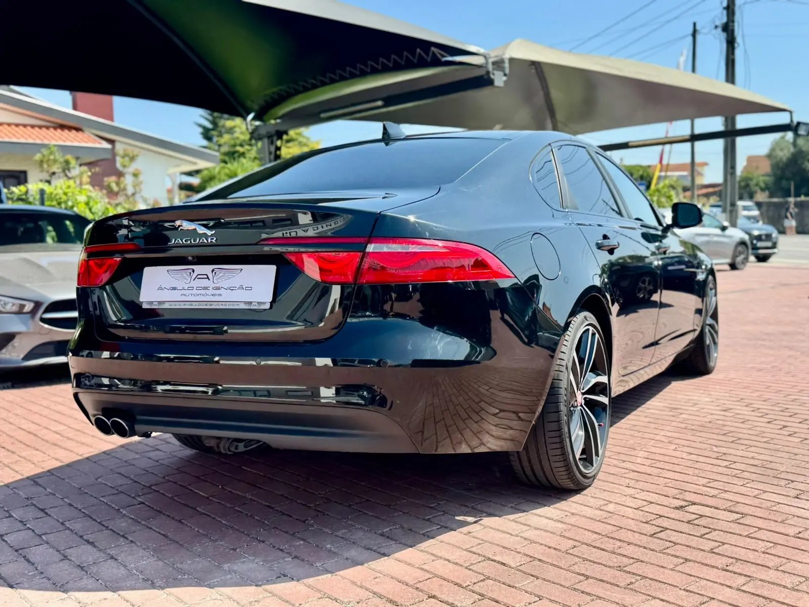 
								Jaguar Citadino 2016 2151000 214000 XF 20d Aut. R-Sport Automática completo									