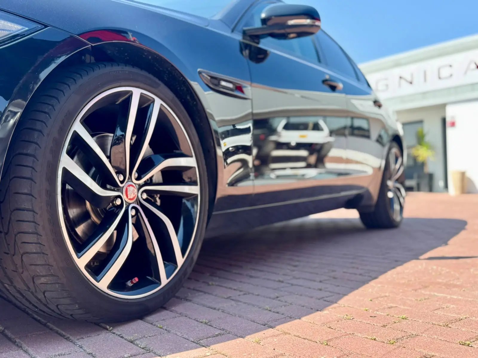 
								Jaguar Citadino 2016 2151000 214000 XF 20d Aut. R-Sport Automática completo									