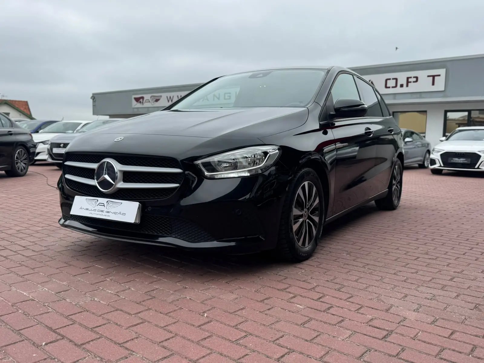 Mercedes-Benz SUV 2021 2481000 150000 B 200 d 8G-DCT Automática