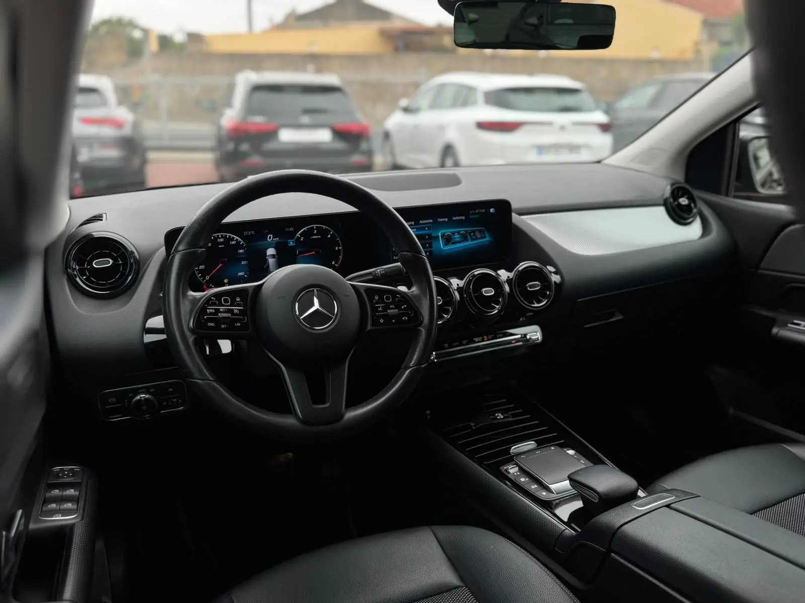
								Mercedes-Benz SUV 2021 2481000 150000 B 200 d 8G-DCT Automática completo									