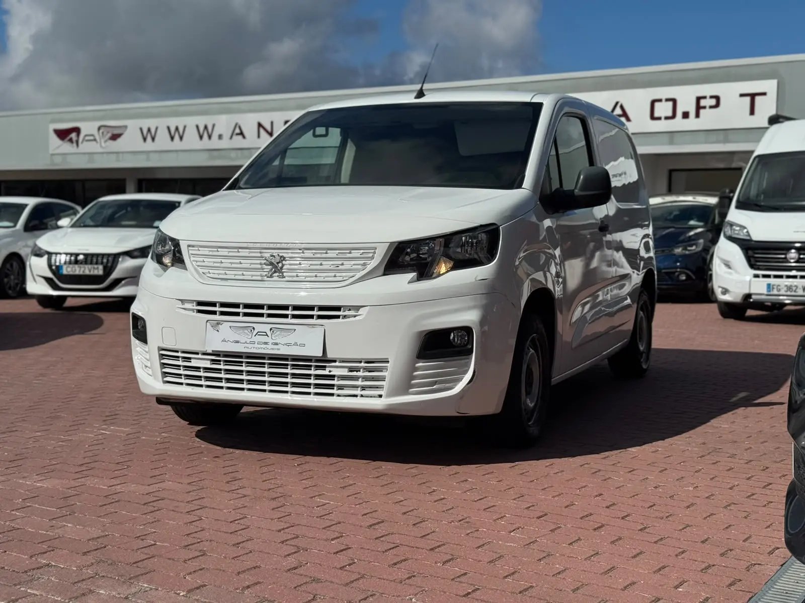 Peugeot Comercial 2019 1379000 72000 Partner Manual