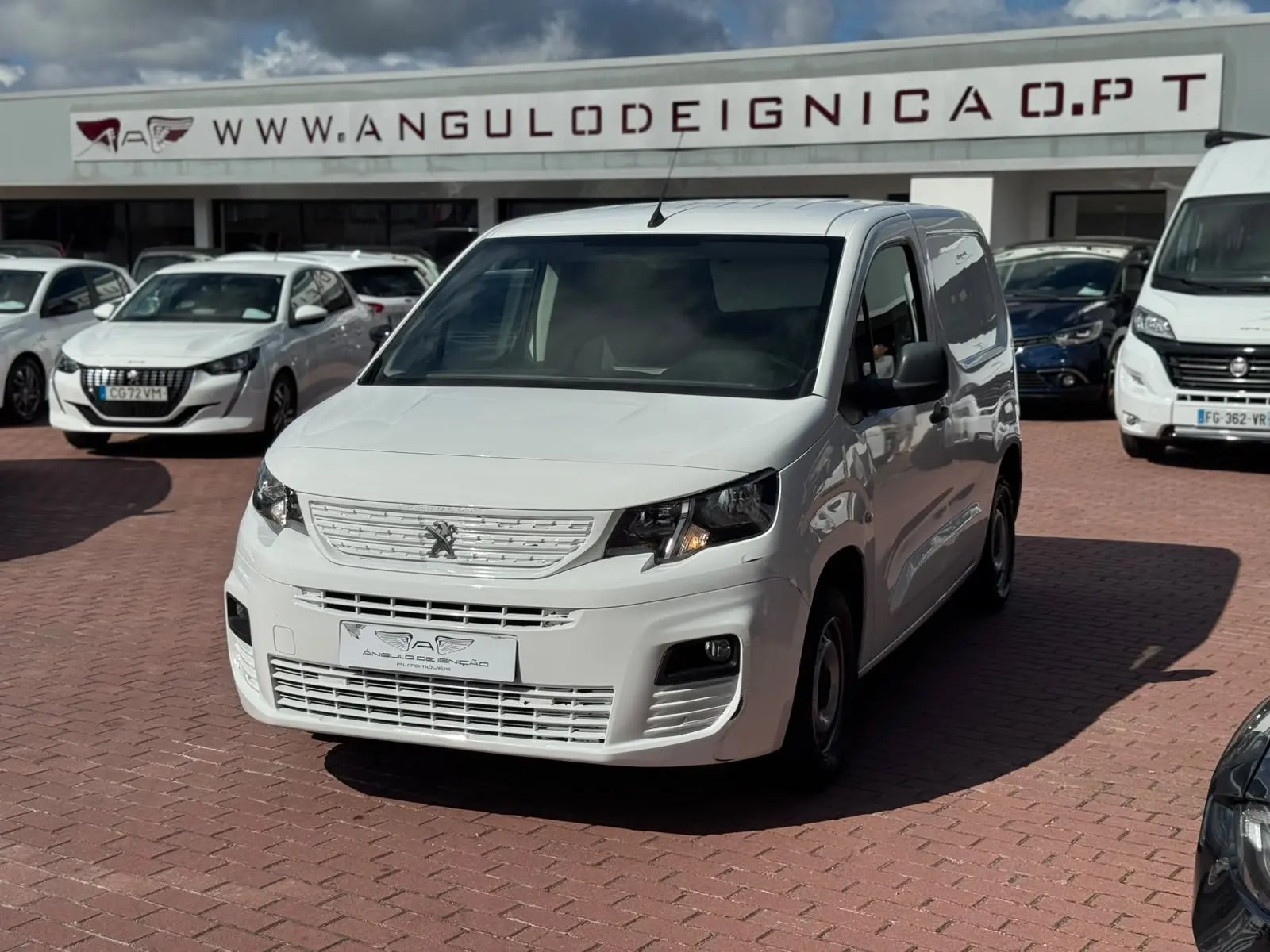 Peugeot Comercial 2019 1379000 72000 Partner Manual