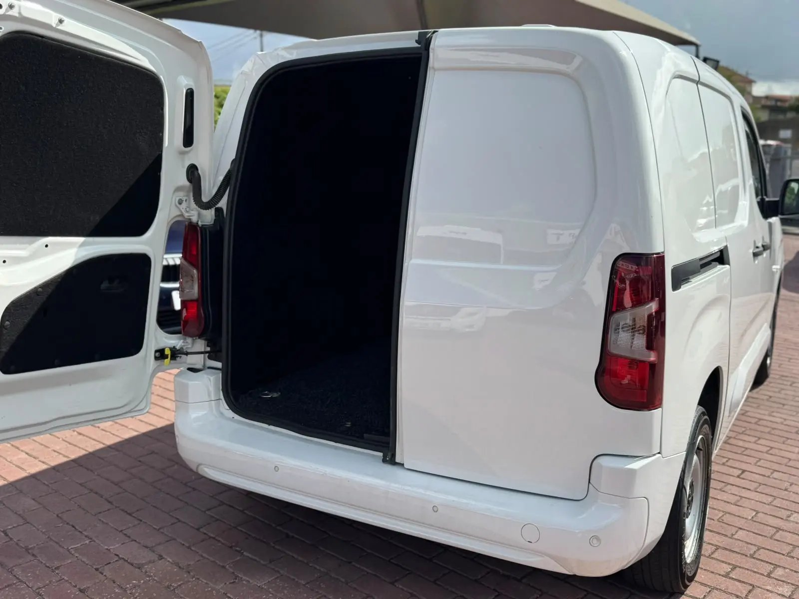 
								Peugeot Comercial 2019 1379000 72000 Partner Manual completo									