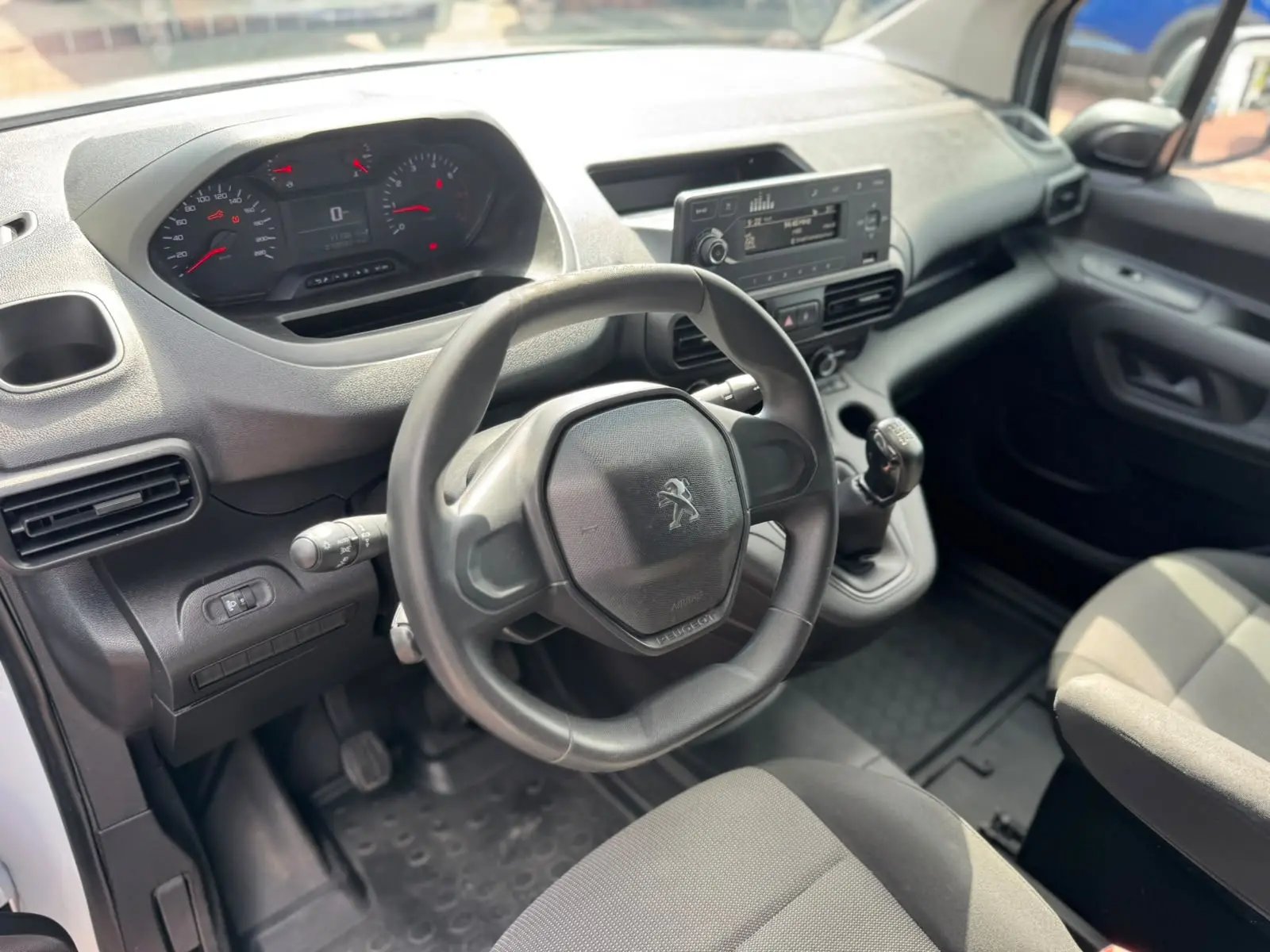 
								Peugeot Comercial 2019 1379000 72000 Partner Manual completo									