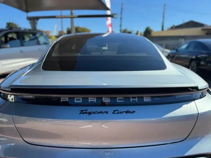 Porsche Sedan 2020 7057000 72000 Taycan Turbo Automática